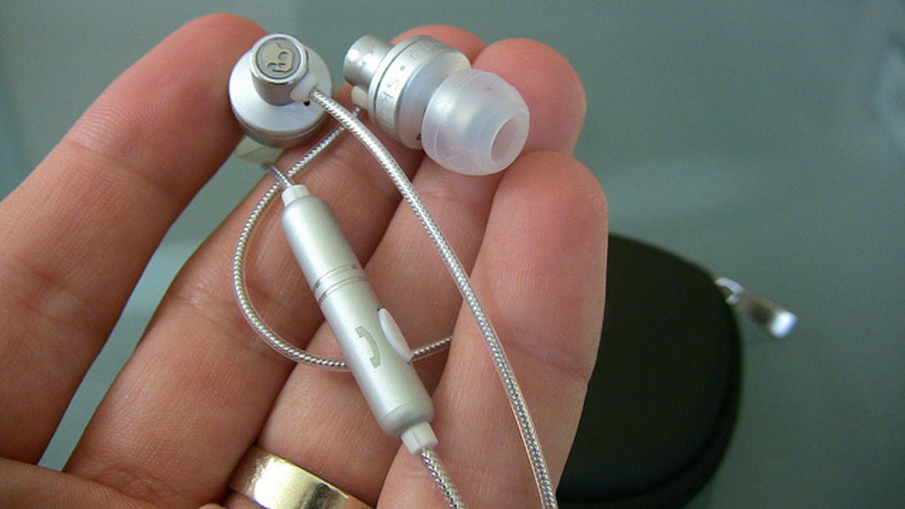 10 Tips Memilih Earphone yang Aman untuk Kesehatan Telinga