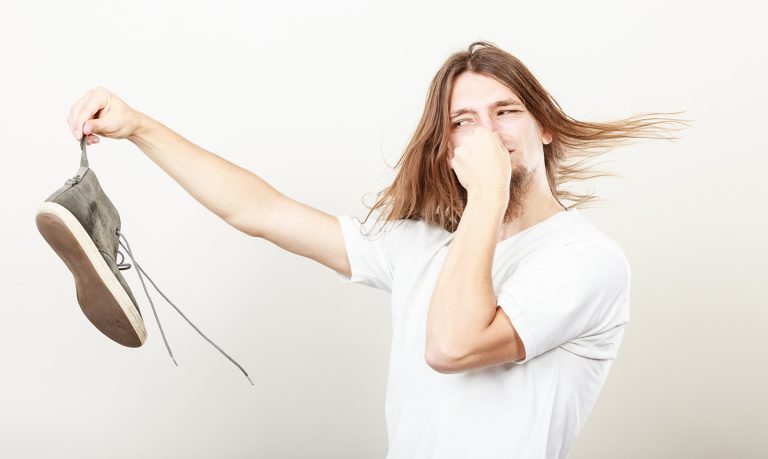 7 Tips Menghindari Bau Kaki yang Mengganggu