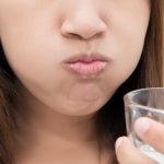 10 Cara Alami Mengatasi Rahang Kaku atau Terkunci