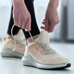 5 Cara Memilih Sepatu yang Tepat untuk Kesehatan Kaki Anda