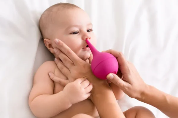 5 Langkah Sederhana Membersihkan Hidung Bayi yang Aman